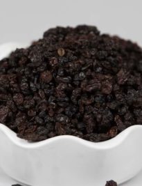 Zante Currants in a white bowl