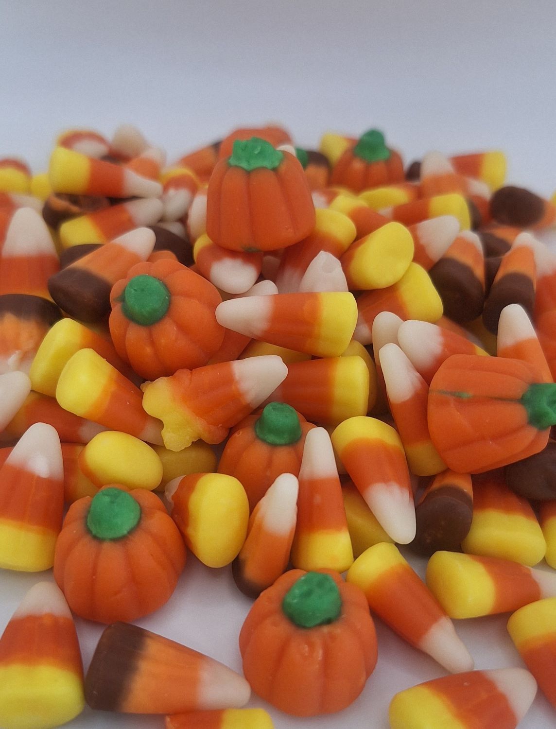 A mix of Autumn shaped Mello Cremes